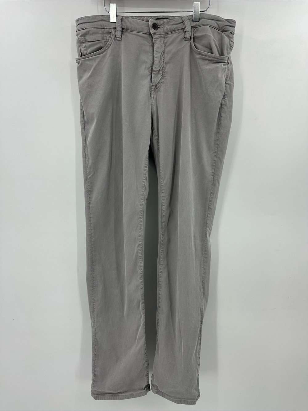 34 Heritage Charisma Comfort Rise Classic Straight Jeans in Light Gray